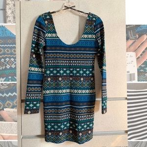 Long sleeved blue pattern bodycon dress